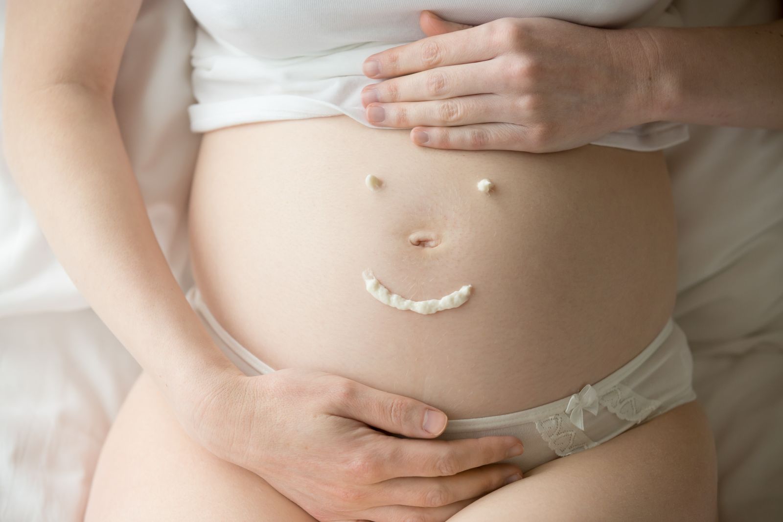 trudnica sa smajlijem na stomaku
